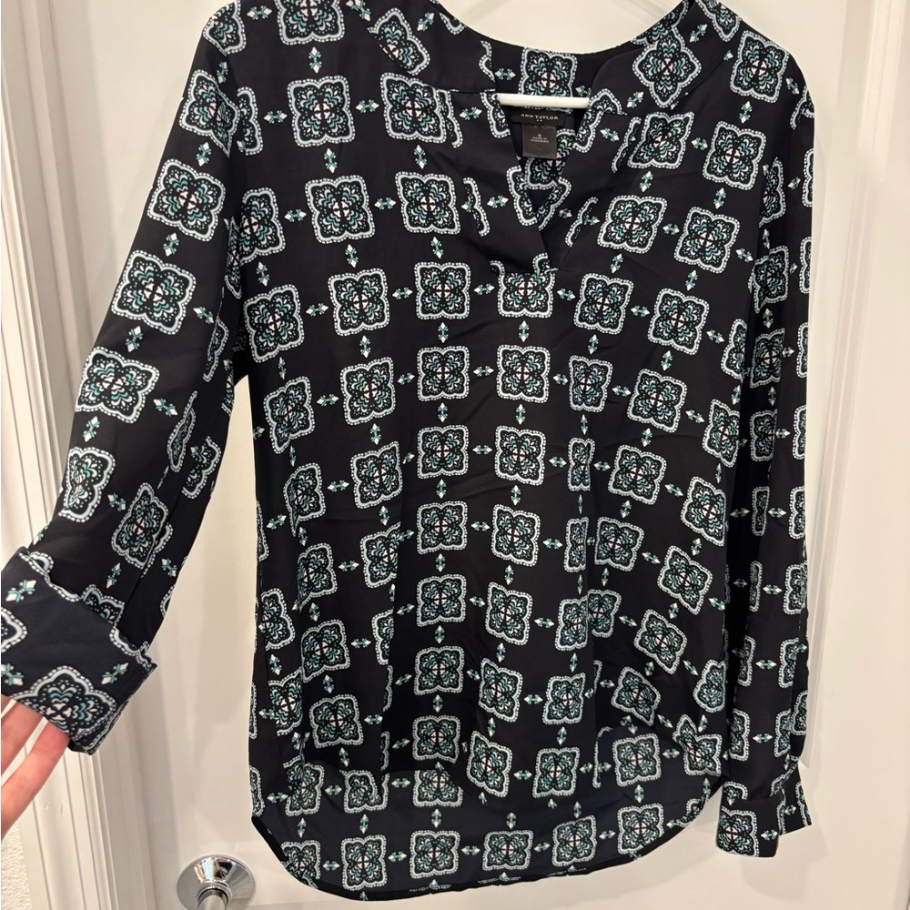 Ann Taylor Black, hints of green and White Blouse with 3/4 Sleeves
